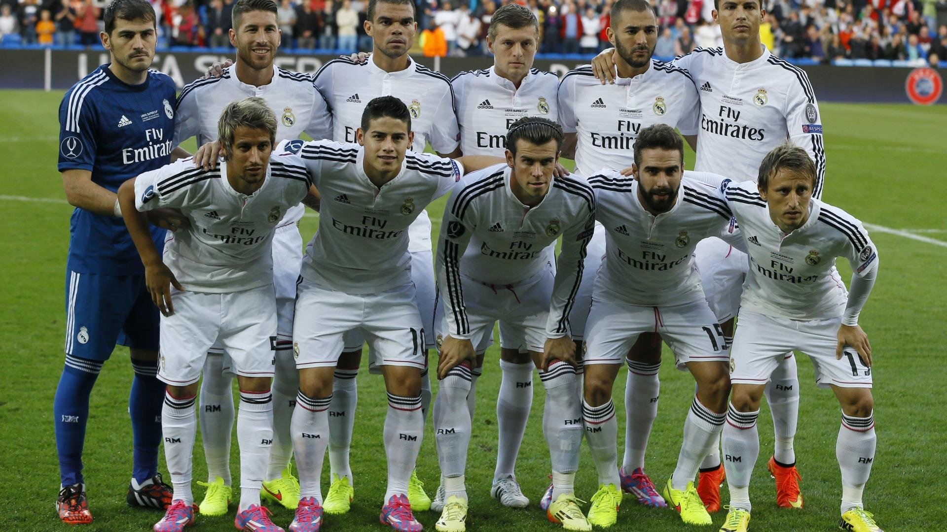 西甲明星奔跑：突破防线，精彩瞬间！，西甲足球明星